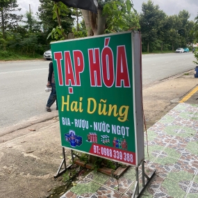 Tiết Kiệm Chi Phí, Hiệu Quả Gấp Đôi! Thiết Kế Biển Đứng Tạp Hóa, Quán Ăn Màu Sắc Nổi Bật.