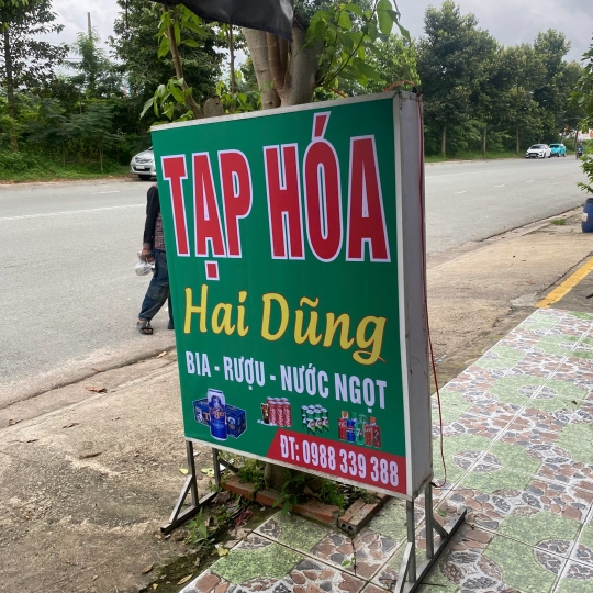 Tiết Kiệm Chi Phí, Hiệu Quả Gấp Đôi! Thiết Kế Biển Đứng Tạp Hóa, Quán Ăn Màu Sắc Nổi Bật.