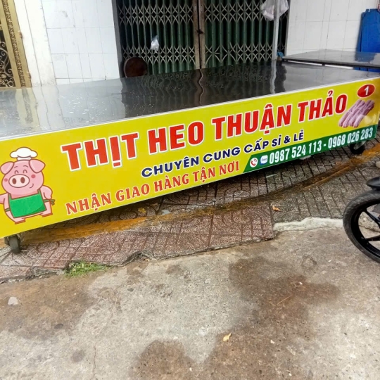 "Khung cũ bạt mới – Sáng bừng mặt tiền: Dịch vụ thay bạt bảng hiệu tận nơi, siêu tiết kiệm!" thiết kế biển hiệu khu vực bến cát, bàu bàng
